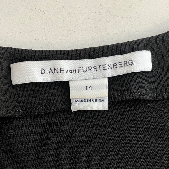 Diane Von Furstenberg - Like New Black and White Patterned Midi dress - Picture 12 of 16